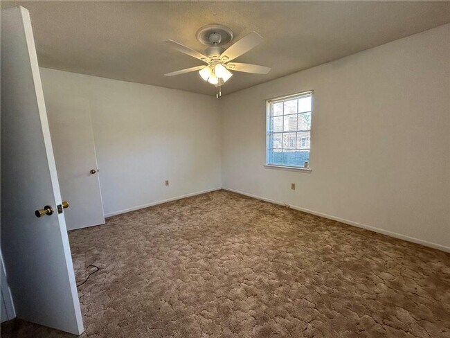 Building Photo - 5359 Emmett Dr