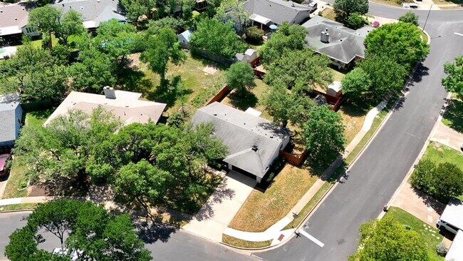 Building Photo - 2307 Whitestone Dr