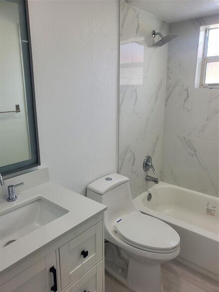 Building Photo - 3941 SW 51st St