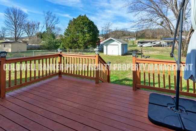 Building Photo - 345 Yoakum St