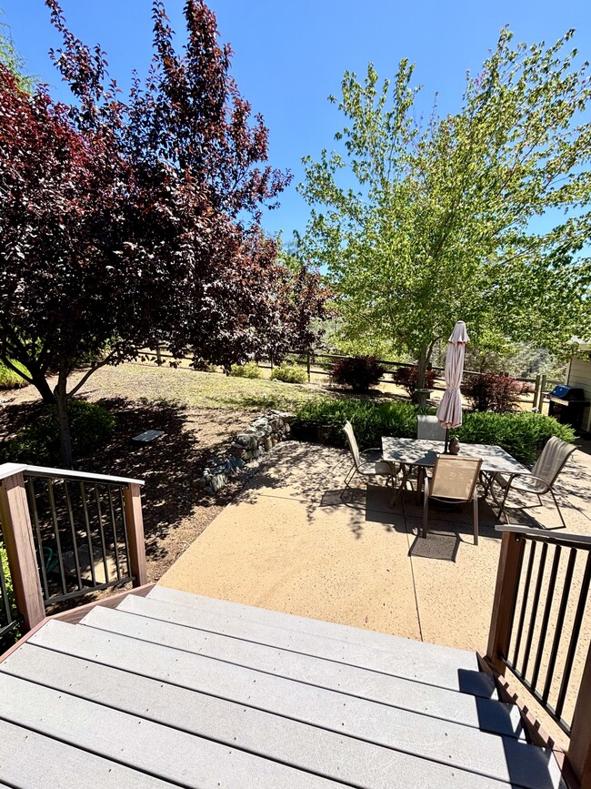 Building Photo - 901 Morgan Ranch Dr