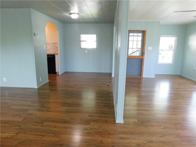 Building Photo - 1081 Parkway Ln