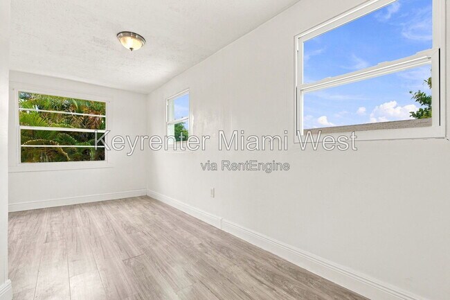 Building Photo - 1220 N 16th Ct