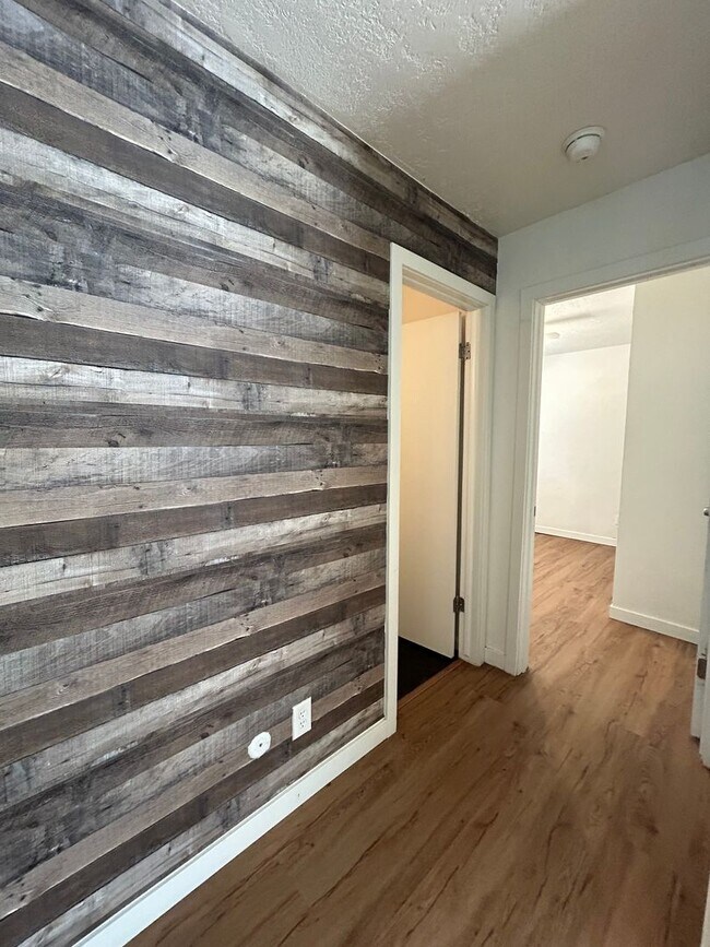 Building Photo - 3850 N Collister Dr