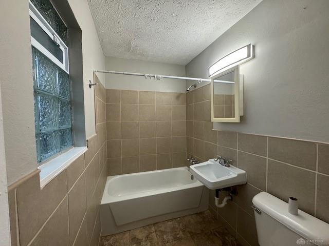 Building Photo - 246 Oak St