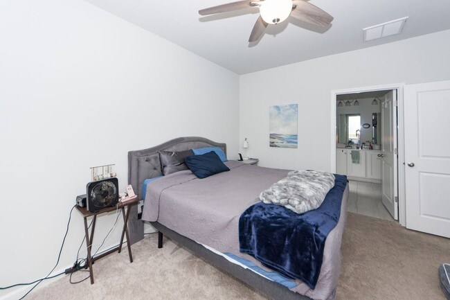 Building Photo - 4 Bedroom 2 Bath Home in French Quarter Creek - Huger