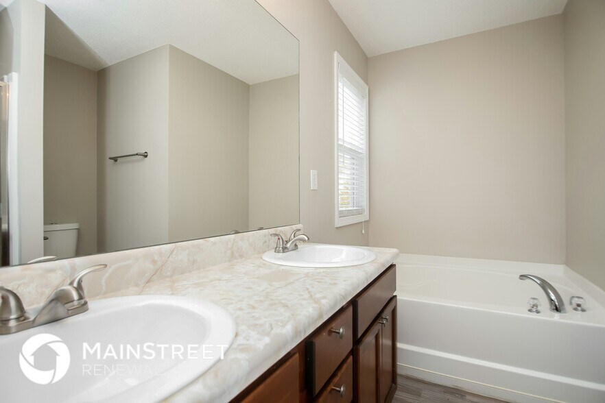 Building Photo - 213 Comet Ct
