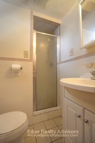 Building Photo - 27 S Crescent Circuit