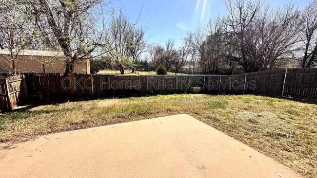 Building Photo - 5520 Bush Creek Way