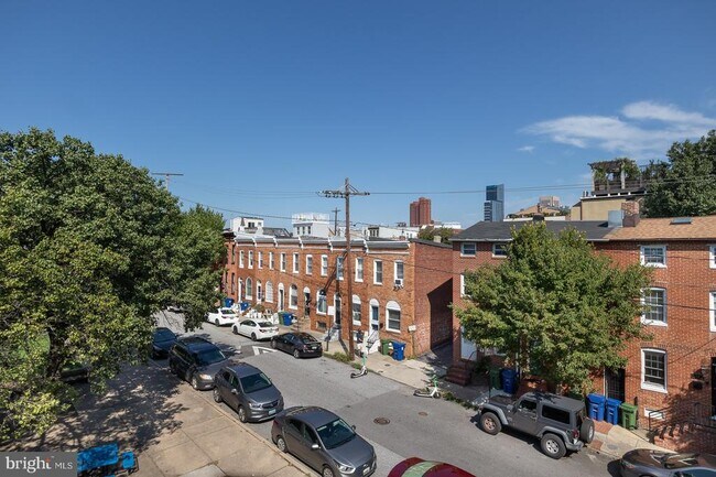 Building Photo - 416 E Cross St