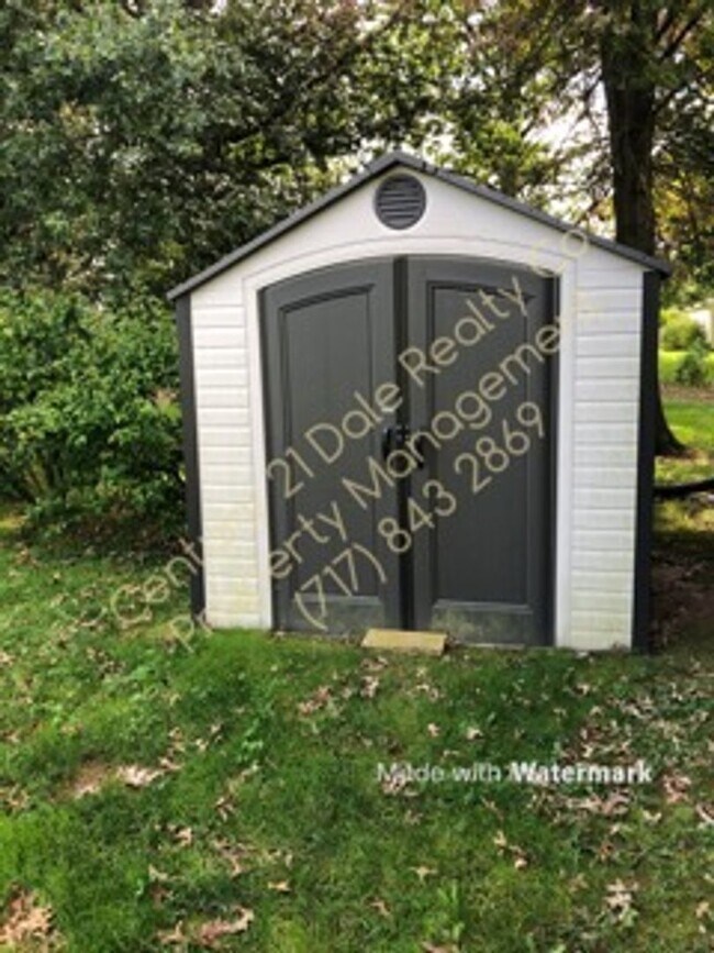 Building Photo - 2 Bedroom Home in Central School with a La...