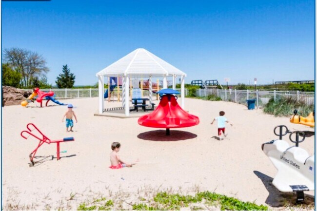 Building Photo - 11 7th St