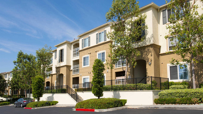 Bella Vista At Warner Ridge Apartments Building - Bella Vista At Warner Ridge