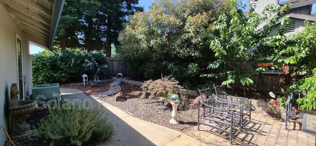 Building Photo - 642 Silvertop Way