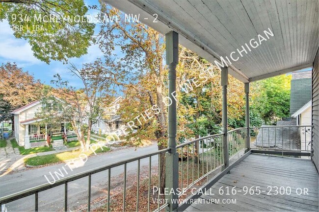 Building Photo - Available Now | 2 Bed 1 Bath Apartment in ...