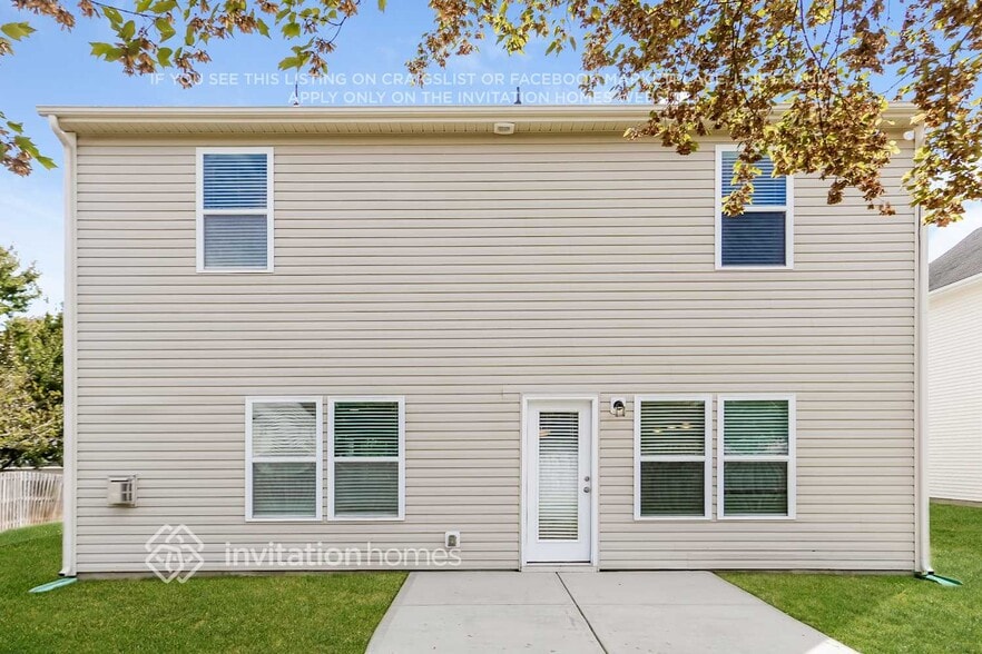 Building Photo - 14230 Lake Crossing Dr