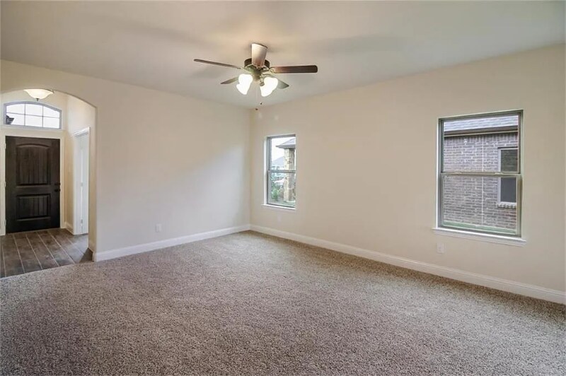 Building Photo - 630 Redwood Dr