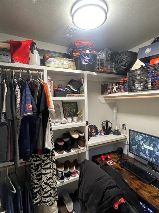 Building Photo - 2727 Houston Ave