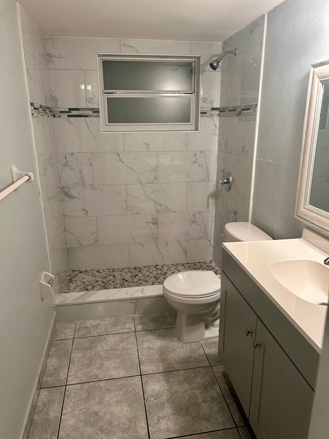 Building Photo - 715 Michigan Ct