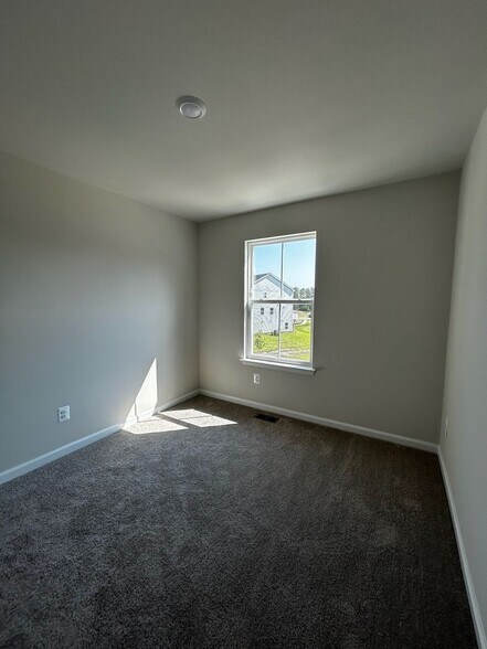 Building Photo - 8772 Whitman Dr