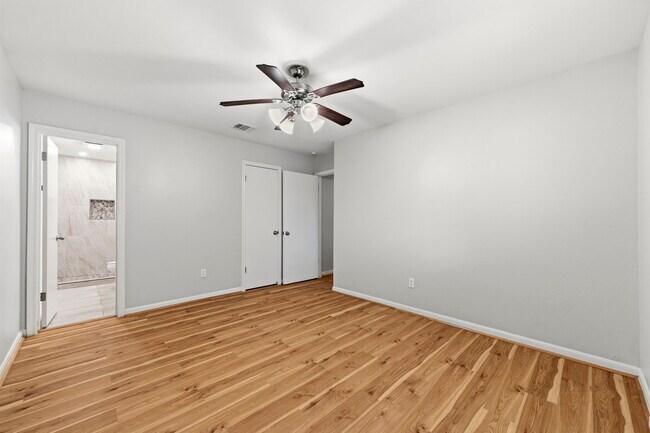 Building Photo - 3507 Lake Ridge Bend