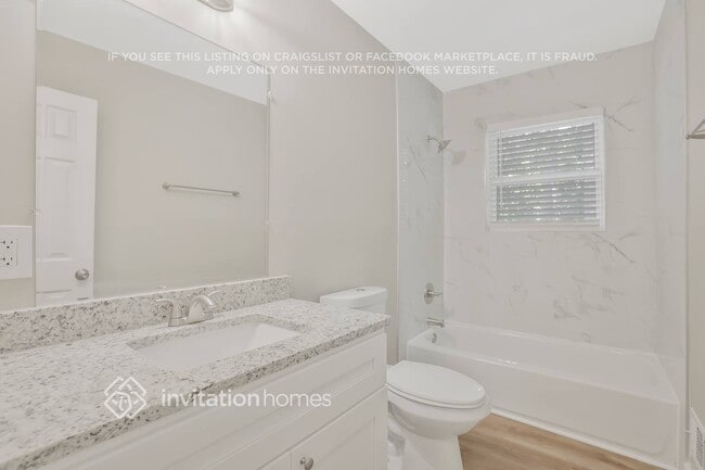 Building Photo - 544 Oakside Dr SW