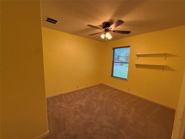 Building Photo - Beautiful 3 bed 2 bath house on corner lot