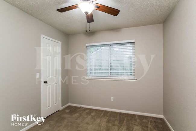Building Photo - 123 S Village Knoll Cir