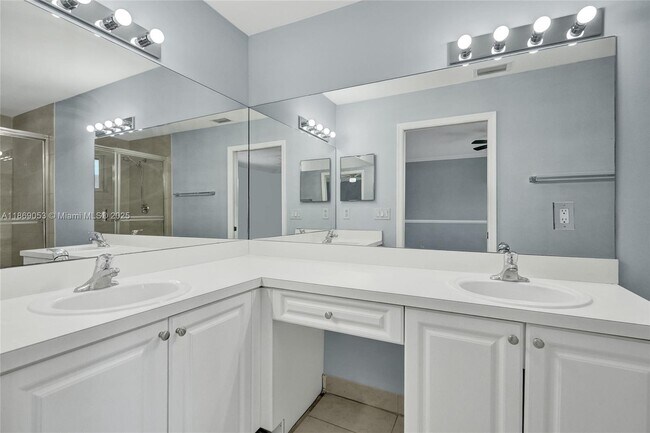 Building Photo - 3128 Coral Ridge Dr