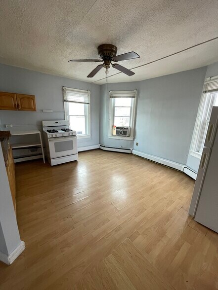 kitchen/dining - 1850 S Clinton Ave