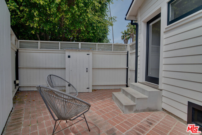 Building Photo - 808 Milwood Ave