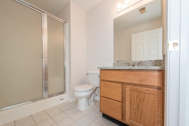 Building Photo - 2800 S Knightsbridge Cir