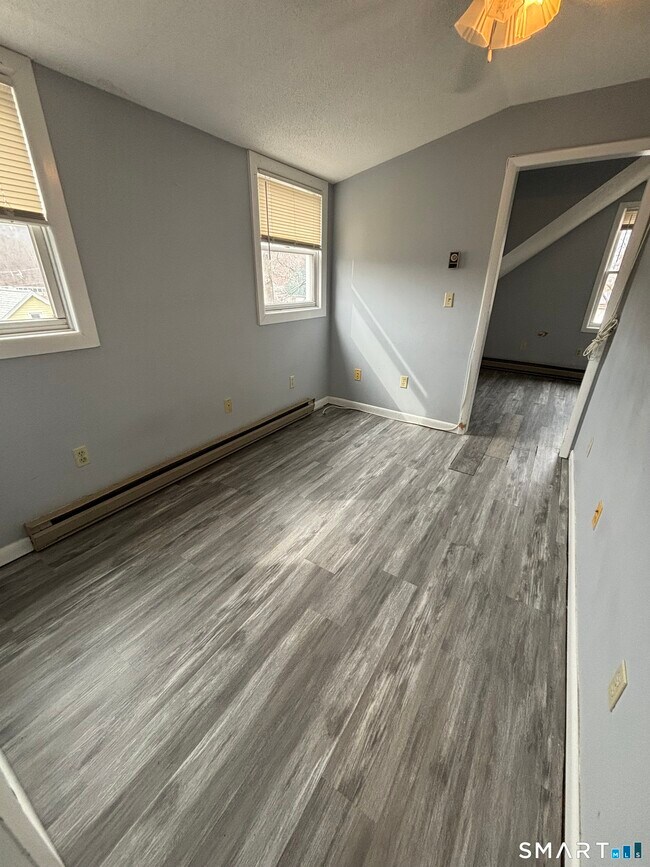 Building Photo - 11 Roberts St