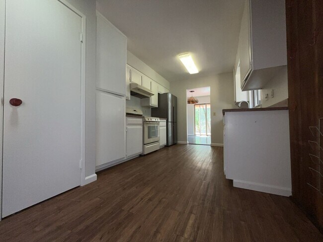 Building Photo - Beautiful West Davis home available in June