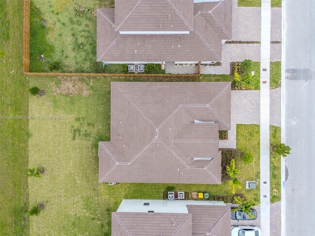 Building Photo - 2972 SE 23rd Ave
