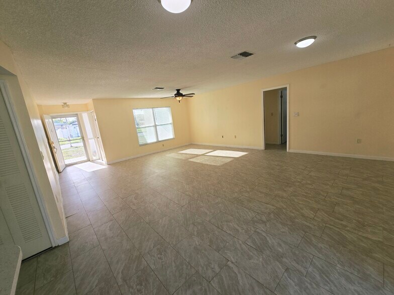 Building Photo - 8377 Denise Dr E