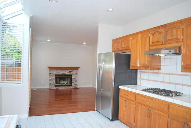 Building Photo - Updated Detached Home in Gated Fleur Du Mo...