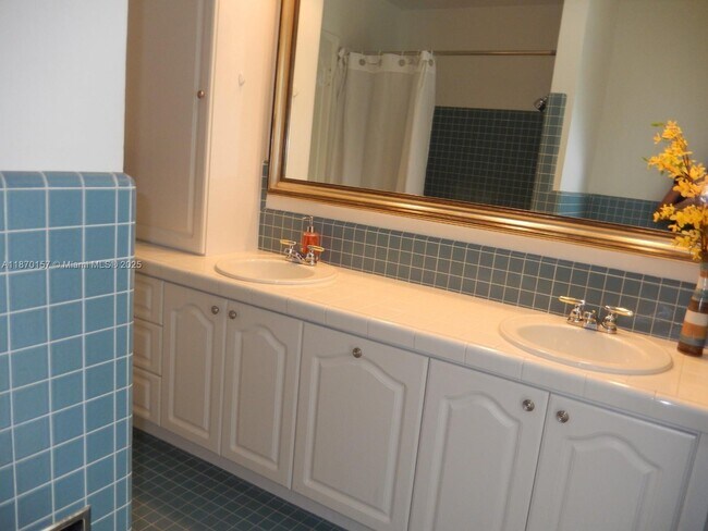 Building Photo - 12741 SW 72nd Ave