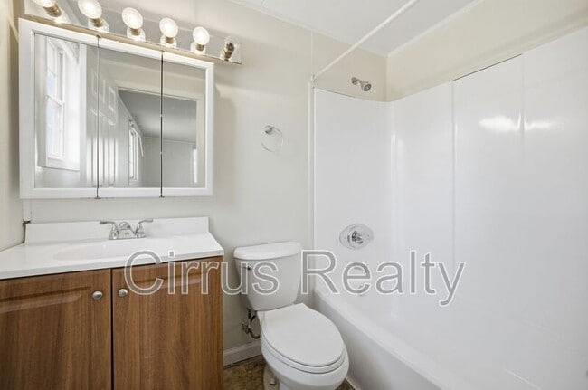 Building Photo - 1924 Zinzer Rd