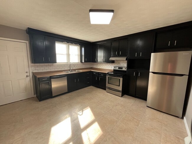 Building Photo - 3 bedroom Ranch