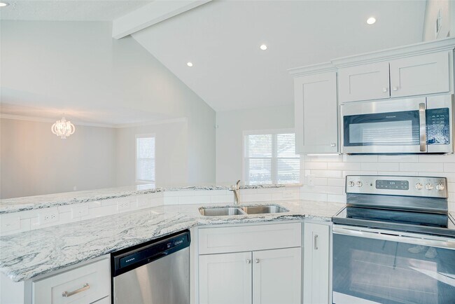 Building Photo - 702 Dixie Dr