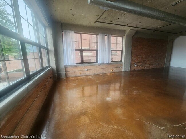 Building Photo - 55 W Canfield St
