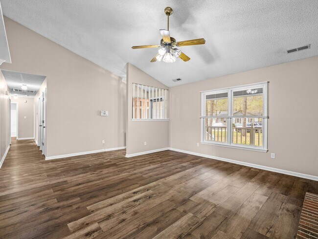 Building Photo - Willow Springs Home