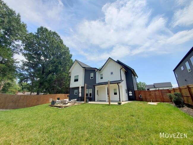 Building Photo - 5018 Double Lakes Dr