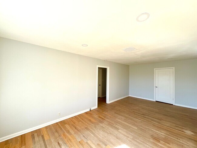 Building Photo - **APPLICATION RECEIVED**  Charming Home on 2 Acres Outside Burnet – Wood Floors, Bonus Room & Ani...