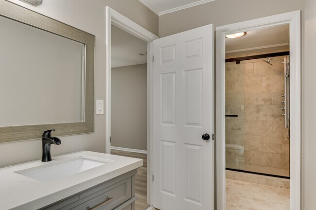 Building Photo - 454 Windtree Pl