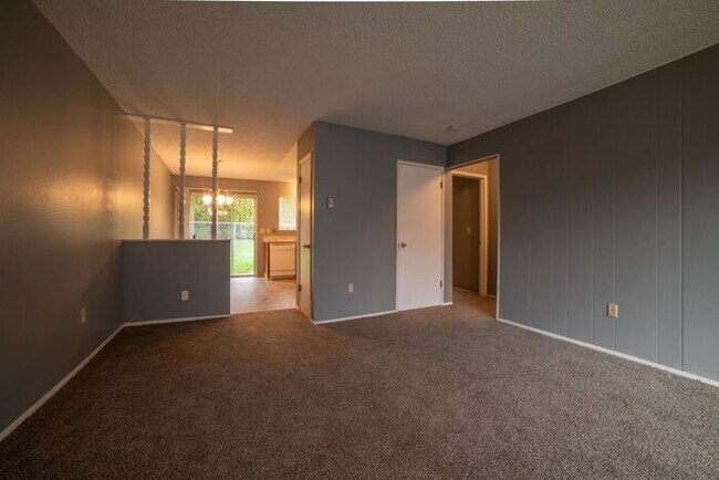 Building Photo - 15631 NE Glisan St