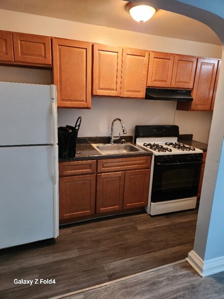 Building Photo - 3317 Ingleside Ave