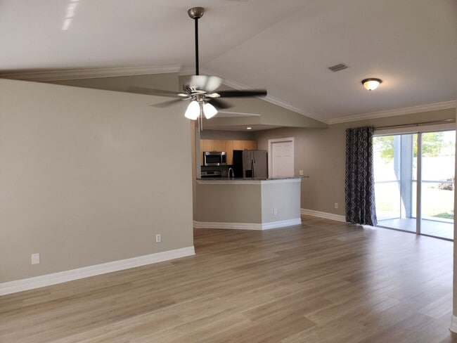 Building Photo - 827 NE 23rd Terrace