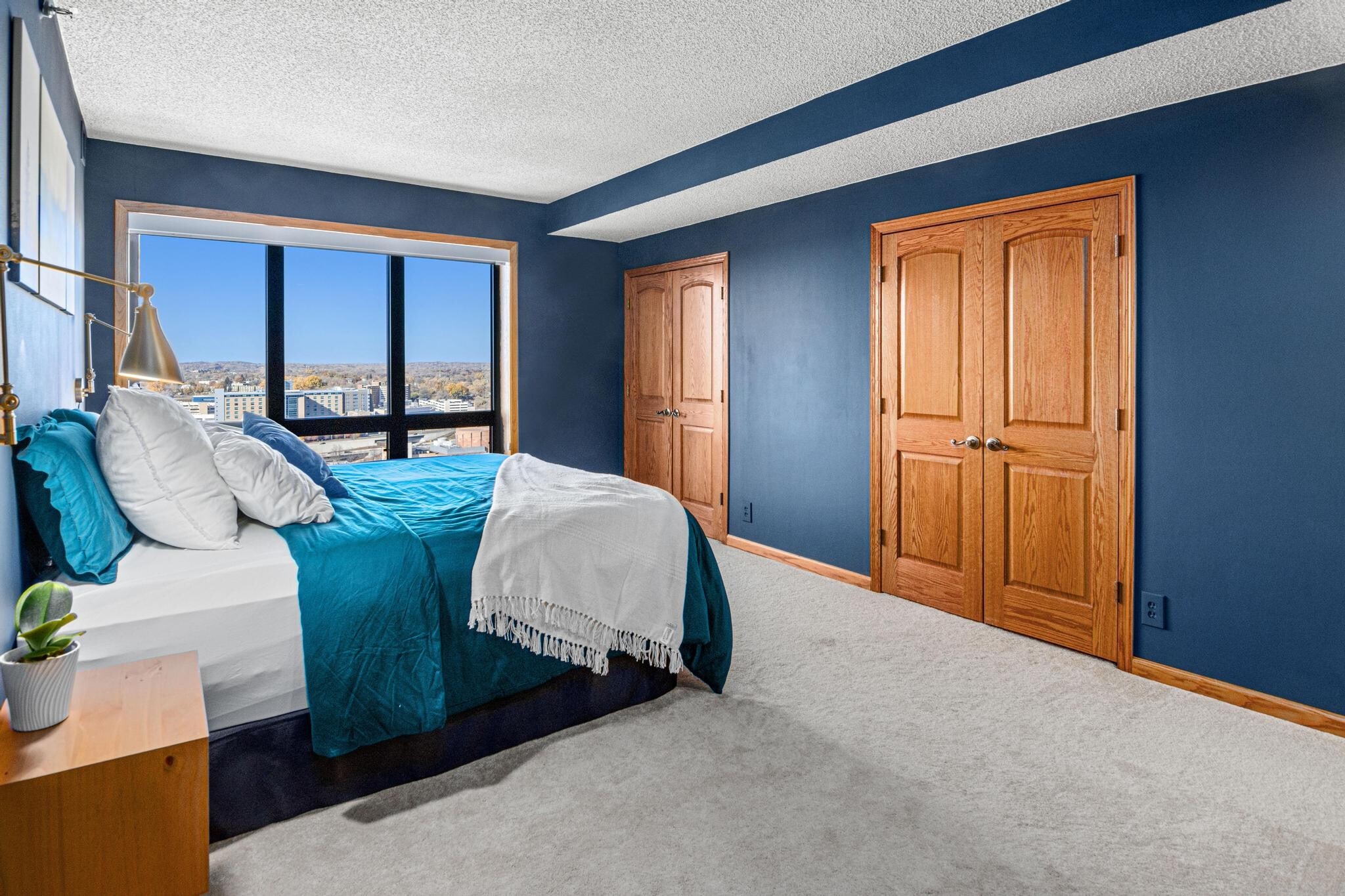 Building Photo - 168 6th St E